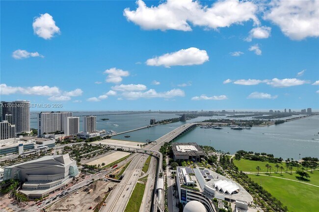 Foto del edificio - 1100 Biscayne Blvd