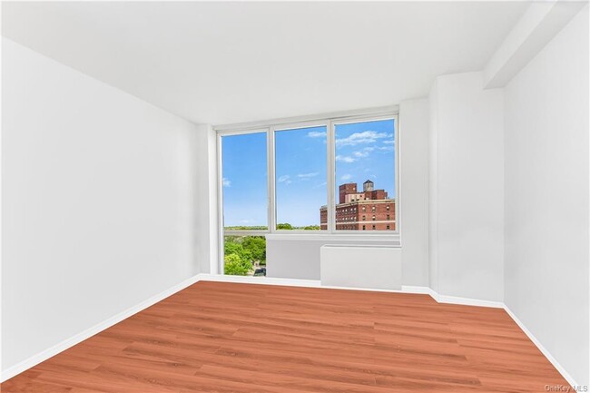 Building Photo - 640 W 237th St