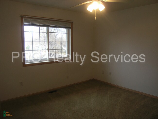 Building Photo - 8104 Pleasant View Dr NE