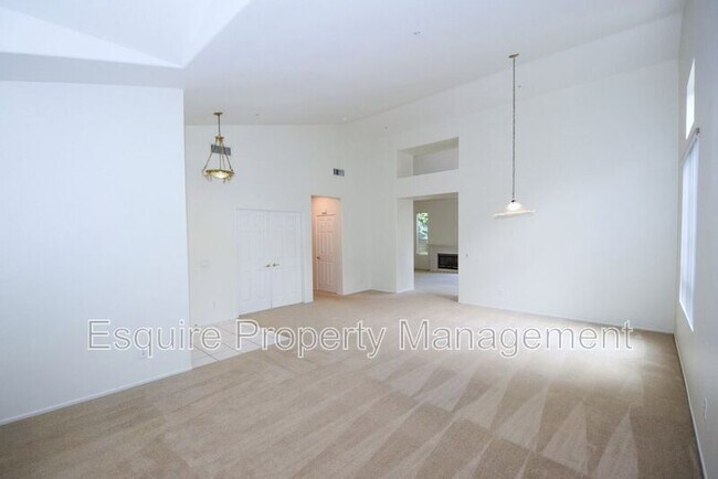 Foto del edificio - 1821 La Quinta Ln