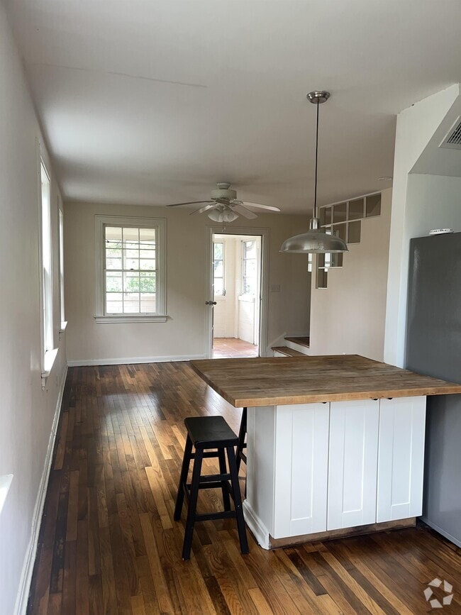 Building Photo - 2943 Forbes St