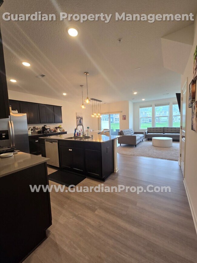 Foto del edificio - Lake Elmo Townhouse, Newer build, 2 Car Ga...