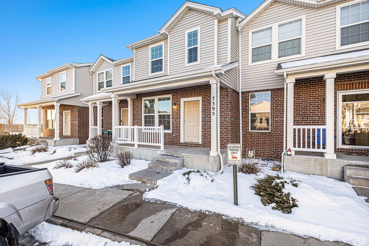 Foto principal - 2 Bedroom Townhome Updated and close to Mi...