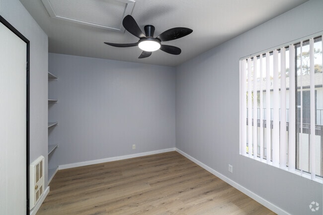 Algas marinas - Dormitorio remodelado - Salt & Vine Oceanside Apartments