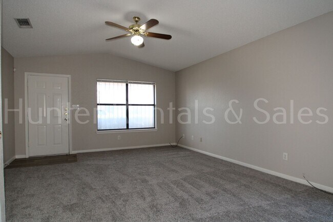 Foto del edificio - Delightful Duplex!