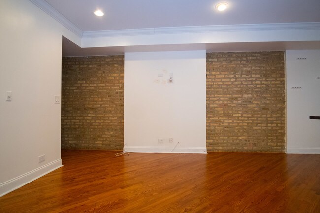 Building Photo - 2319 W Rosemont Ave