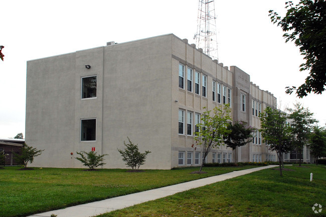 Building Photo - Restoration Gardens