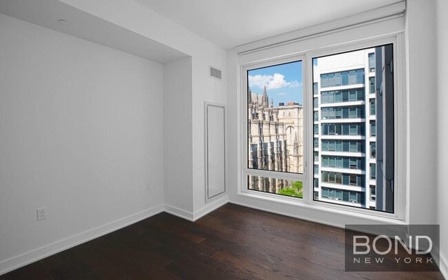 Building Photo - 400 W 113th St