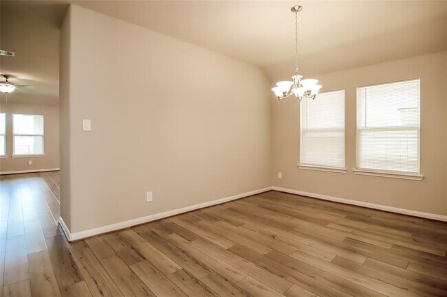 Building Photo - 3830 Dry Creek Dr