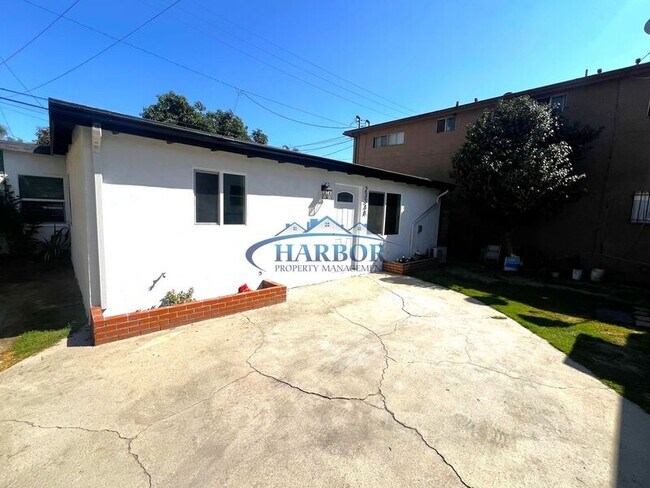 Foto del edificio - 2332 Cedar Ave