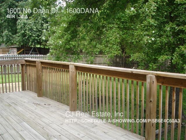 Building Photo - 1600 NE Dana Dr