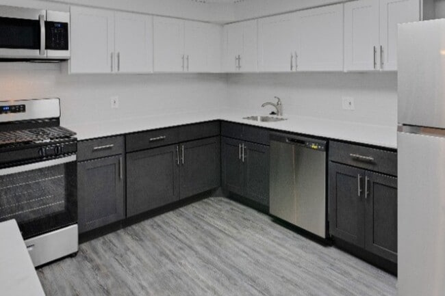 Kitchen - Henry on the Park Apartments