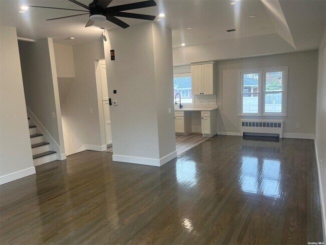 Building Photo - 6 University Rd