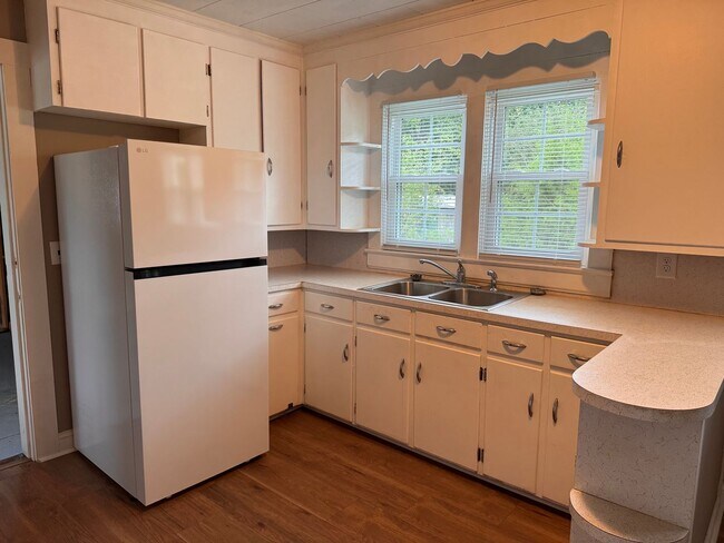 Foto del edificio - 5680 Jackson Creek Rd