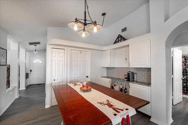 Foto del edificio - 2341 SW Independence Rd