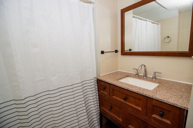 Building Photo - 3 bedroom home near Edgewater Park