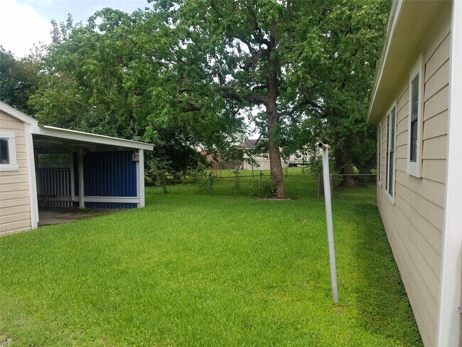 Foto del edificio - 12933 Barcus Ln