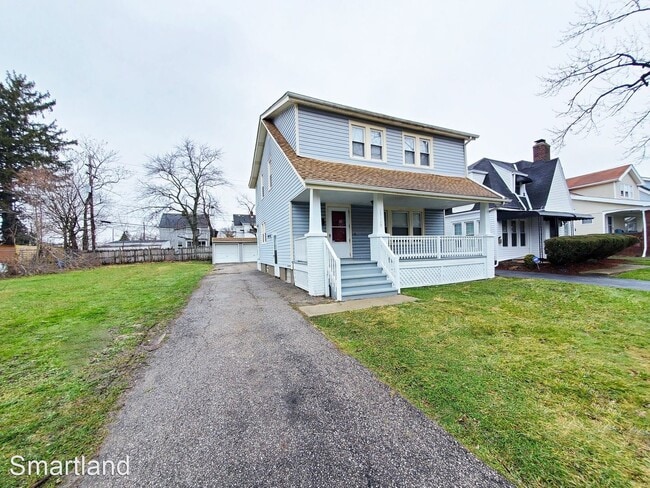 Building Photo - 3 br, 1 bath House - 13119 Rexwood Avenue