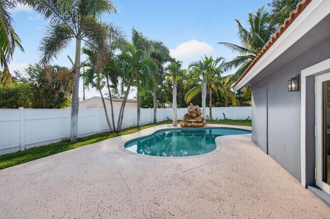 Building Photo - Southwest 2nd Street, Boca Raton, FL 33432 - 4 BR 5 BA single-family home