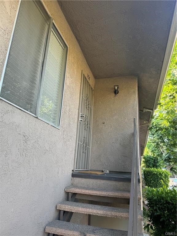 Building Photo - 2331 Lillyvale Ave