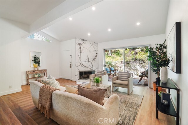 Primary Photo - 17101 Palisades Cir