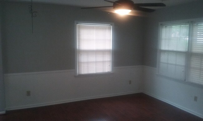 Foto del edificio - 5811 Hillcrest Cir