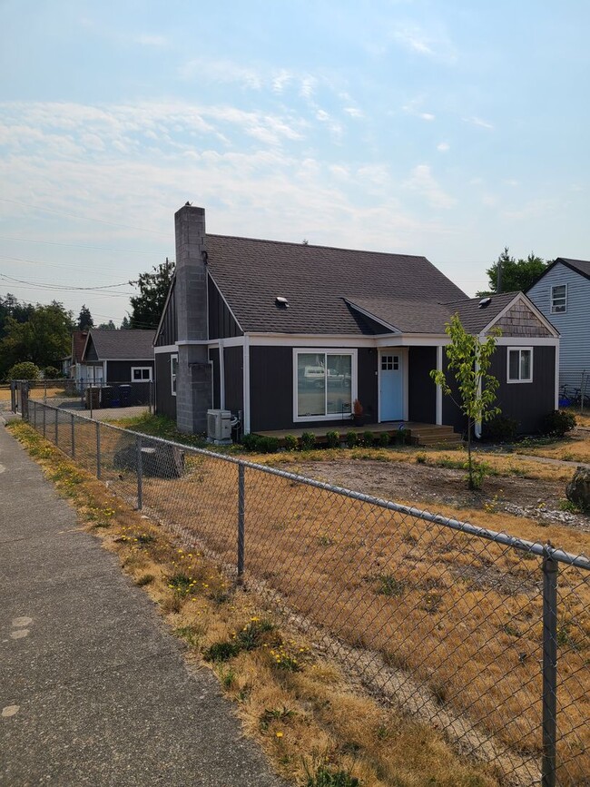 Foto del edificio - Beautifully Updated South Tacoma 3 Bedroom