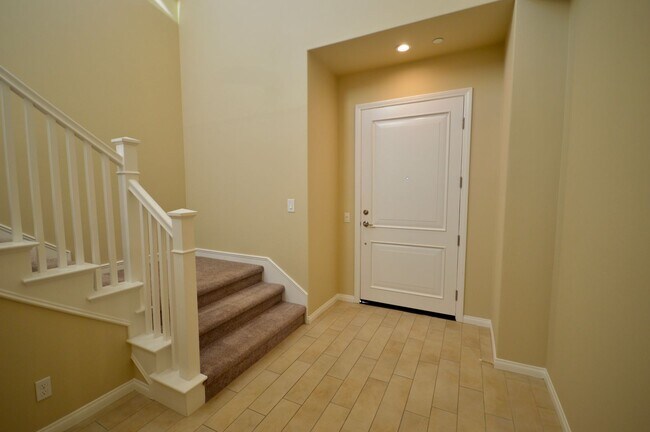 Foto del edificio - Beautiful 3 Bedroom Irvine Home