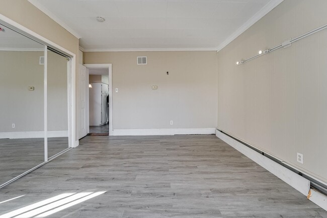 Building Photo - 1443 46th St