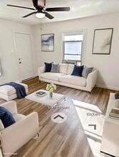 Building Photo - 322.5 N Lakeview Dr