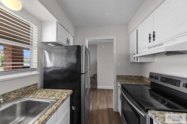 Building Photo - 805 Continental Dr