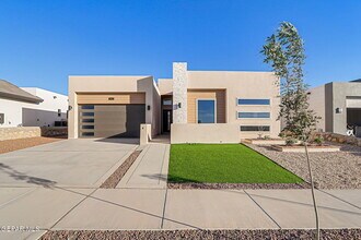 Building Photo - 828 Eltham Dr