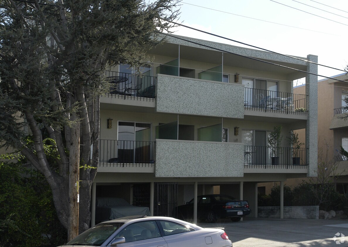 Foto del edificio - 16256 Saratoga St