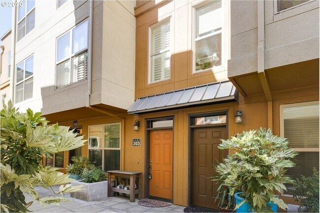 Building Photo - 6237 NE Carillion Dr