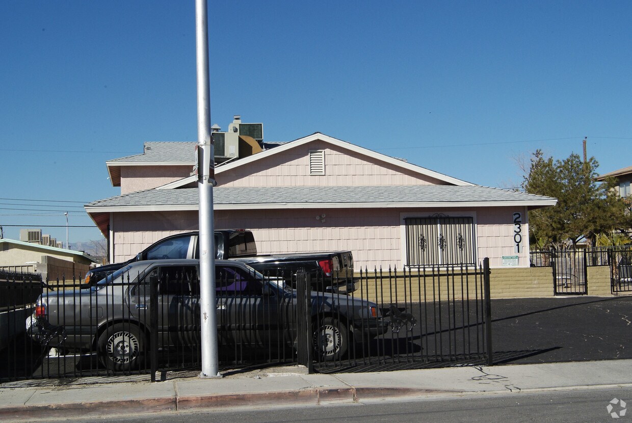 Building Photo - 2301 Crawford St