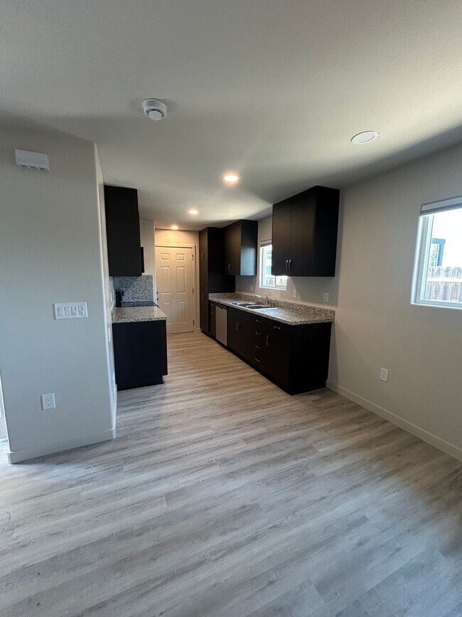 Foto del edificio - 1 bed 1 bath unit - ADU