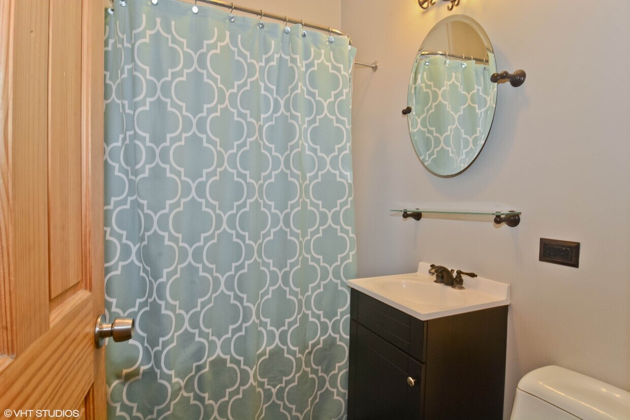 Foto principal - 3747 W Diversey Ave