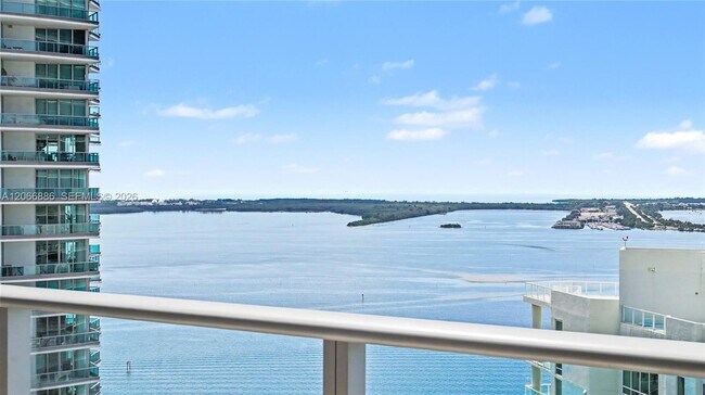 Foto del edificio - 1300 Brickell Bay Dr