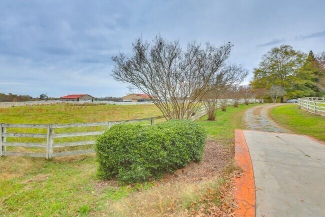 Foto del edificio - 189 Flint Ridge Rd