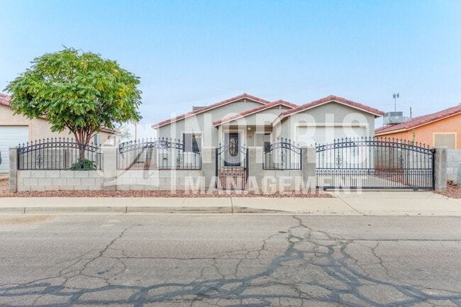 Building Photo - Great Location Off The Freeway