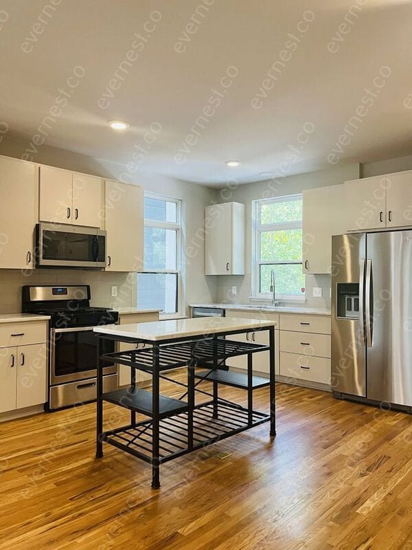 Building Photo - 304 Colbert Way