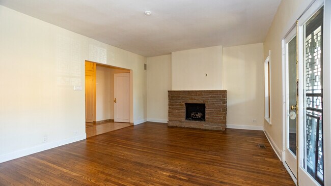 Building Photo - 1141 W North Shore Ave