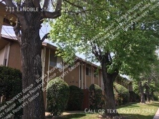 Building Photo - ***Lovely 2 Bed / 1 Bath With On Site Laun...