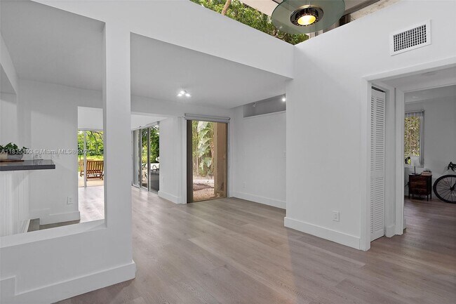 Foto del edificio - 5845 SW 88th St
