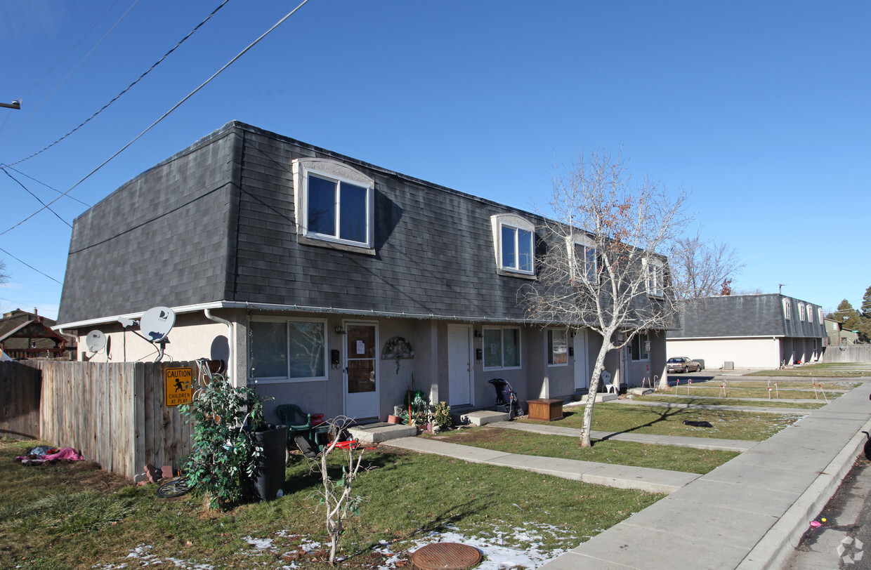 Primary Photo - 2251 S Pond St