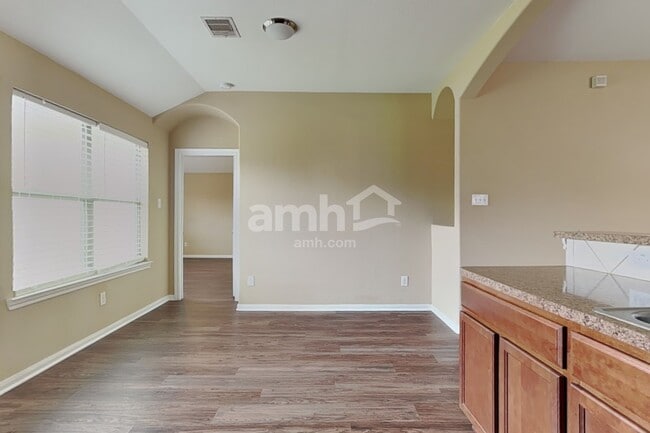 Building Photo - 28606 Lockeridge Farms Dr