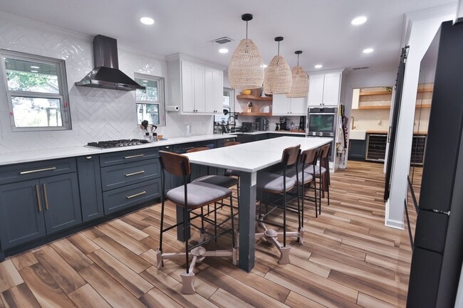 Building Photo - 16322 Southampton Dr