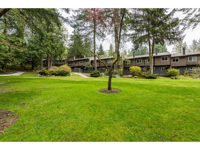 Building Photo - Twin Lakes