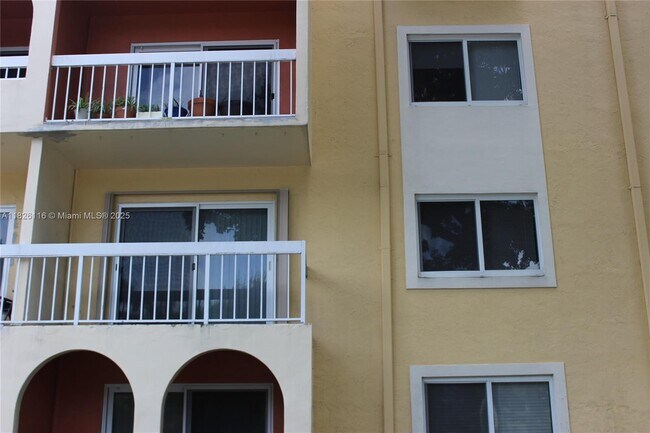 Foto del edificio - 7705 Camino Real