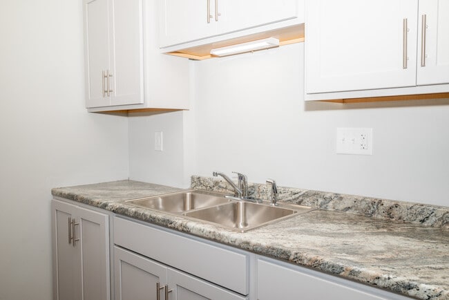 Foto del edificio - Riverview Tower Apartments